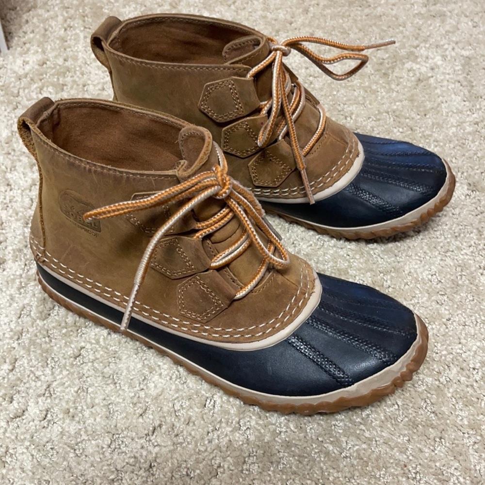 Sorel Out and About Booties Size 6.5